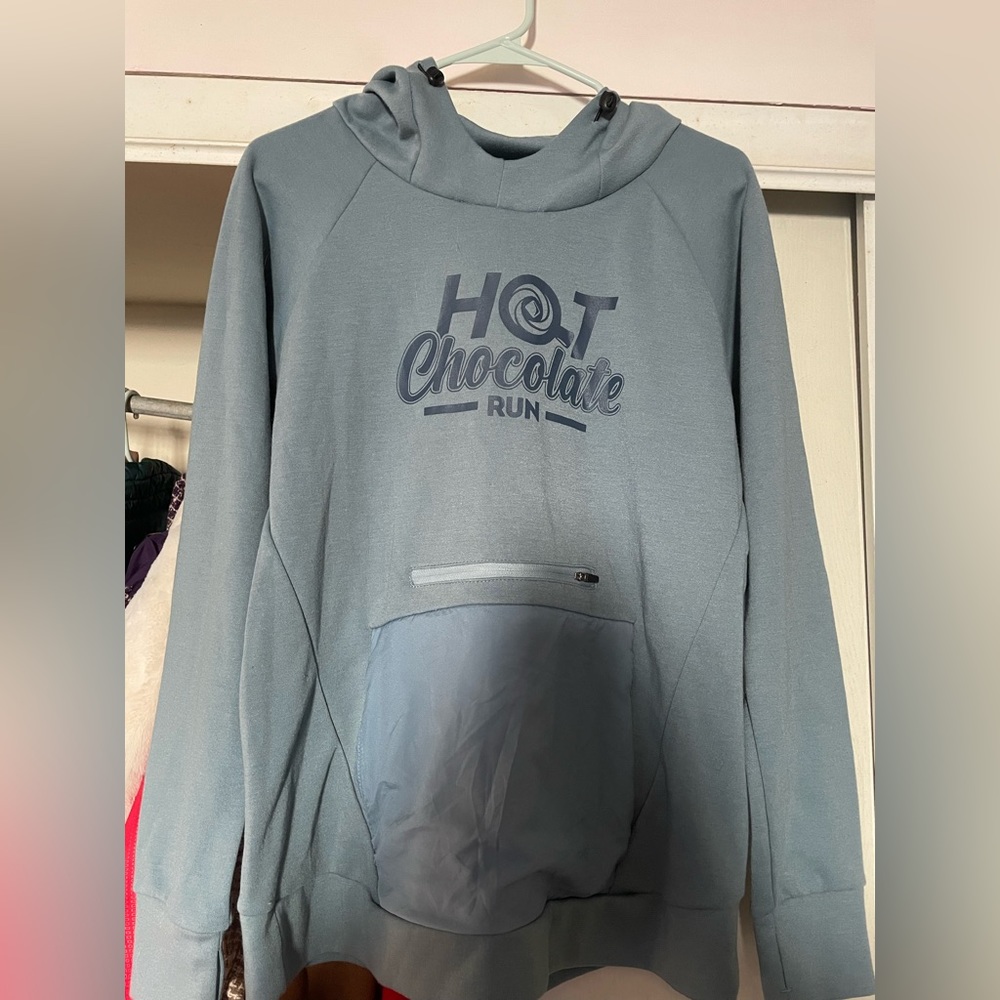 2023 Hot Chocolate Women’s Hoodie Size M 🤍